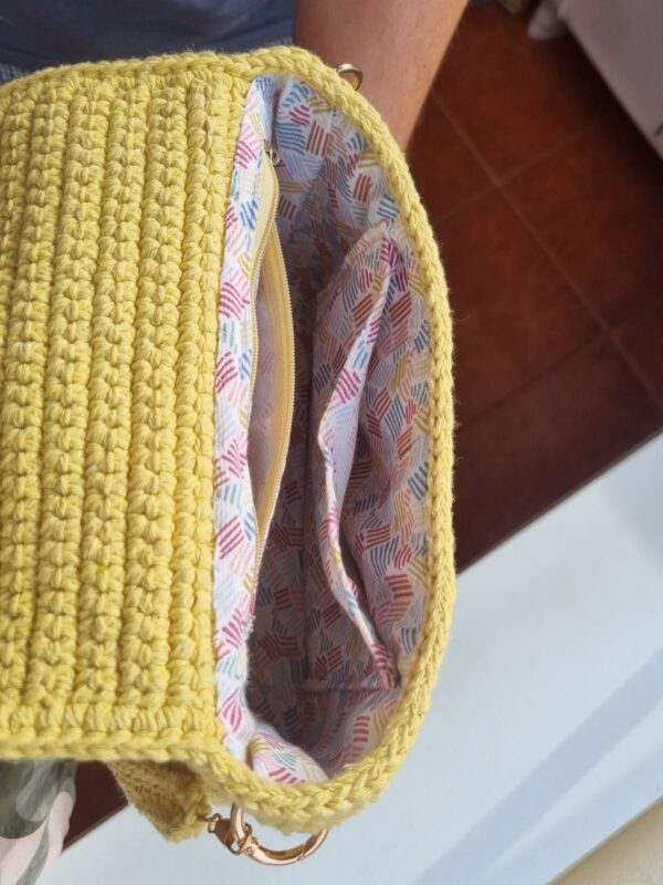 Bolso color mostaza