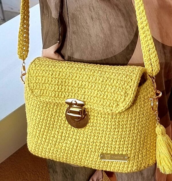 Bolso color mostaza